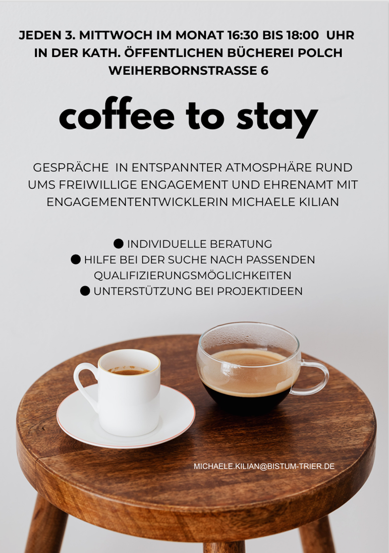 Man sieht einen Hocker vor grauem Hintergrund mit der Einladung zum 'Coffee to stay' -Angebot des Pastoralen Raum Maifeld-Untermosel (c) Pastoraler Raum Maifeld-Untermosel Man sieht einen Hocker vor grauem Hintergrund mit der Einladung zum 'Coffee to stay' -Angebot des Pastoralen Raum Maifeld-Untermosel